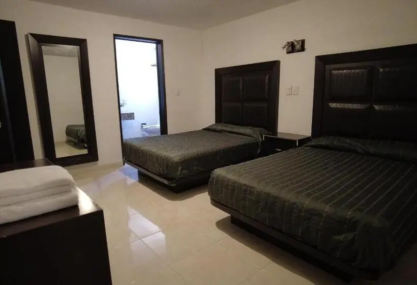 Standard Triple Room, O Puente