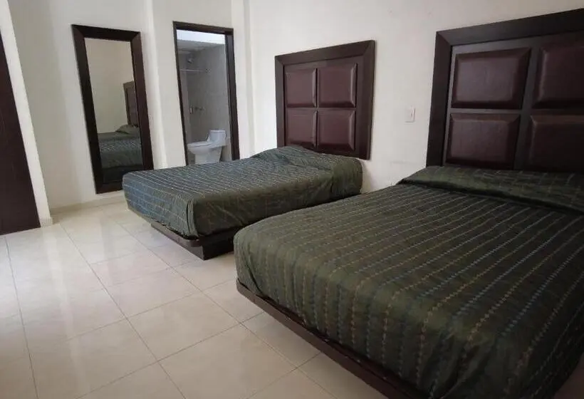 Classic Quadruple Occupancy Room, O Puente
