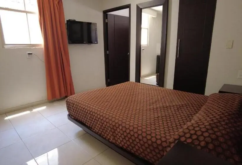Classic Quadruple Occupancy Room, O Puente