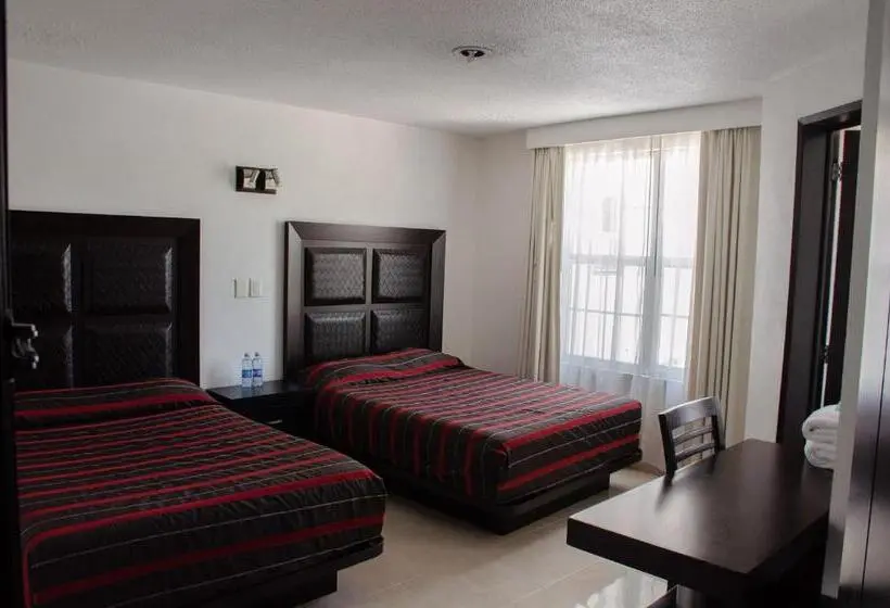 Classic Quadruple Occupancy Room, O Puente
