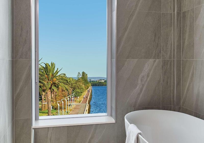 带大床的豪华间, Doubletree By Hilton Perth Waterfront