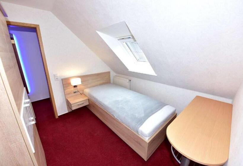 스탠다드 룸, Restaurant England