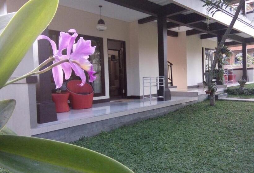 Pokój Deluxe z Balkonem, Indraprastha 2 Bungalow