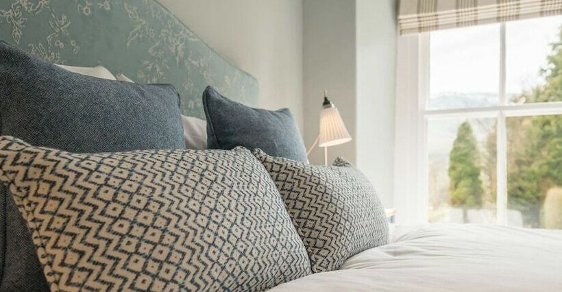 سوییت با چشم‌انداز کوه, The Horse And Farrier Inn And The Salutation Inn Threlkeld Keswick