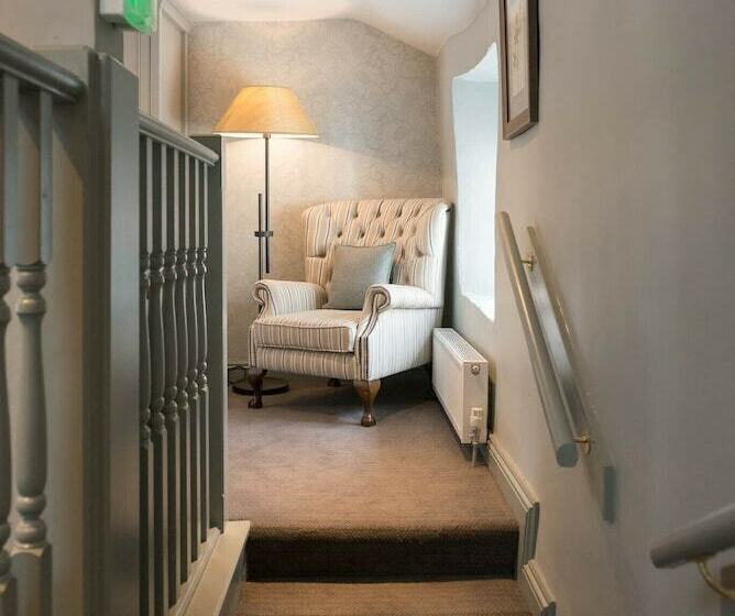 سوییت با چشم‌انداز کوه, The Horse And Farrier Inn And The Salutation Inn Threlkeld Keswick