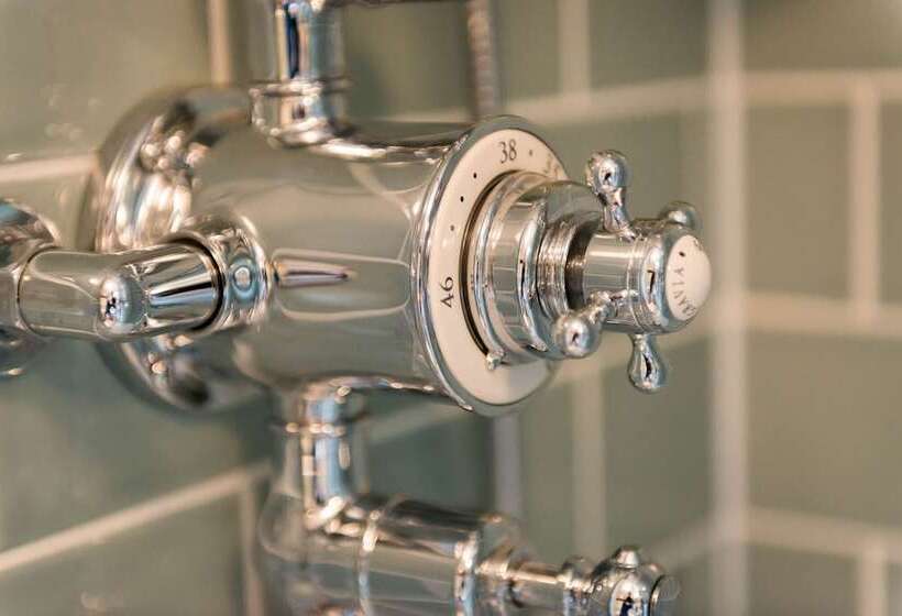 سوییت با چشم‌انداز کوه, The Horse And Farrier Inn And The Salutation Inn Threlkeld Keswick