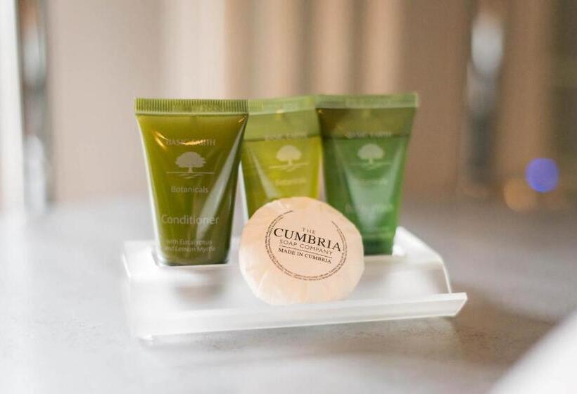 سوییت با چشم‌انداز کوه, The Horse And Farrier Inn And The Salutation Inn Threlkeld Keswick