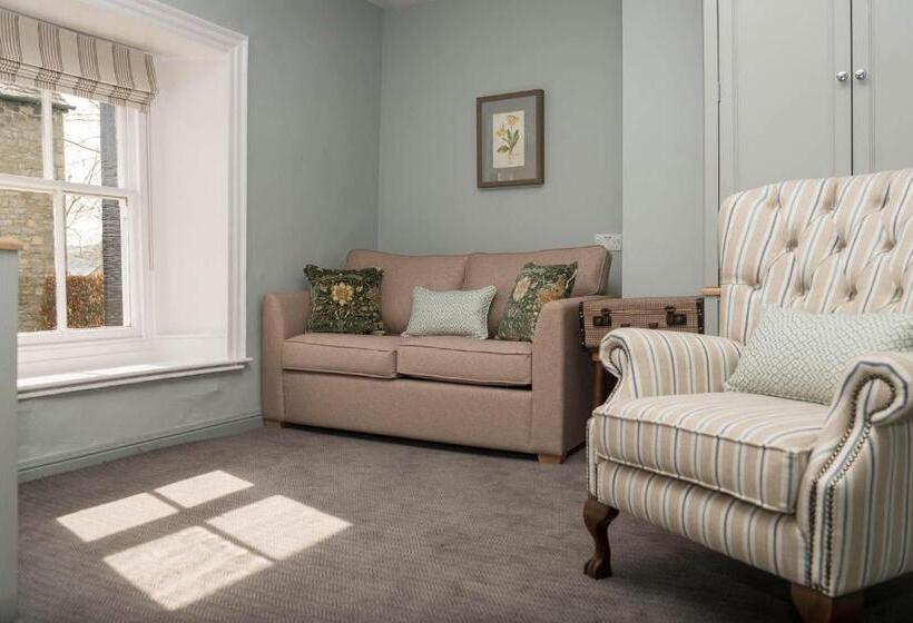 سوییت با چشم‌انداز کوه, The Horse And Farrier Inn And The Salutation Inn Threlkeld Keswick