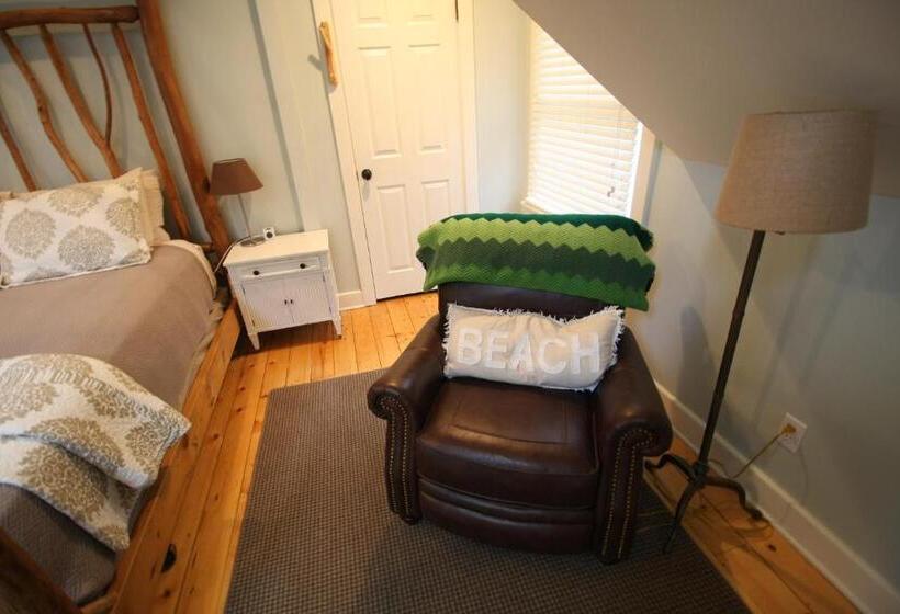 带特大床的标准间, Goldberry Woods