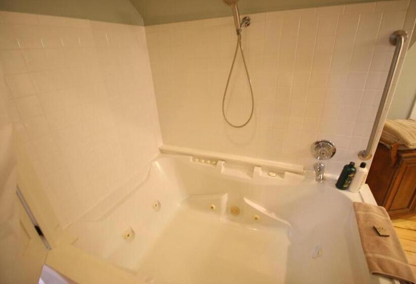 带特大床的标准间, Goldberry Woods