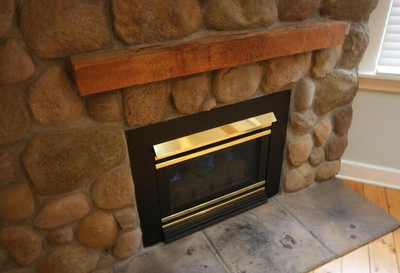 带特大床的标准间, Goldberry Woods