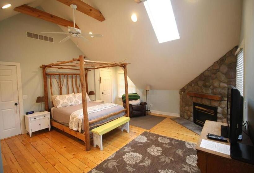 带特大床的标准间, Goldberry Woods