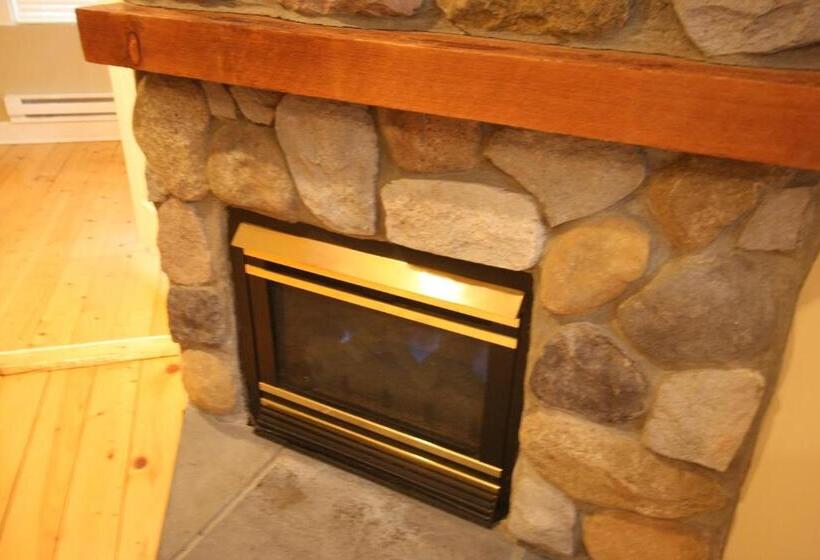 带2个卧室的套房, Goldberry Woods