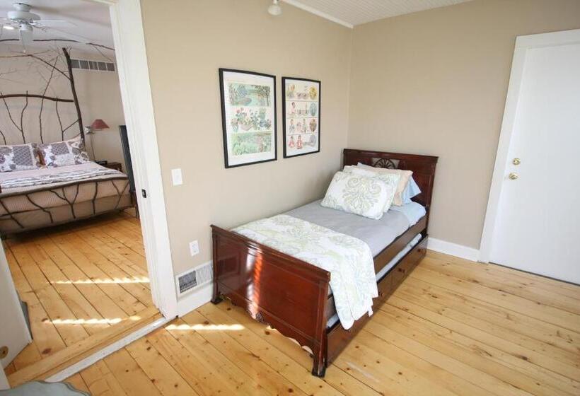 带2个卧室的套房, Goldberry Woods