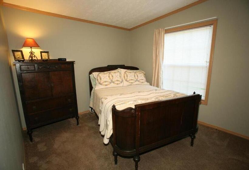 3间卧室的房子, Goldberry Woods