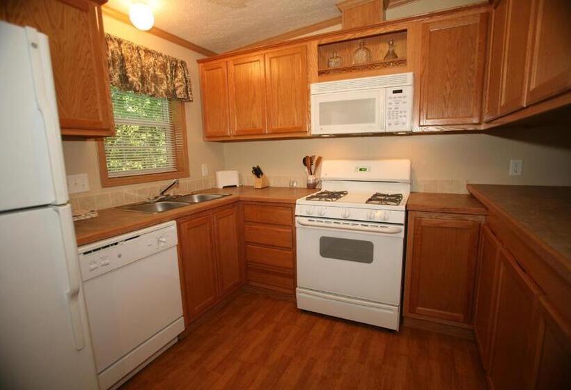 3间卧室的房子, Goldberry Woods