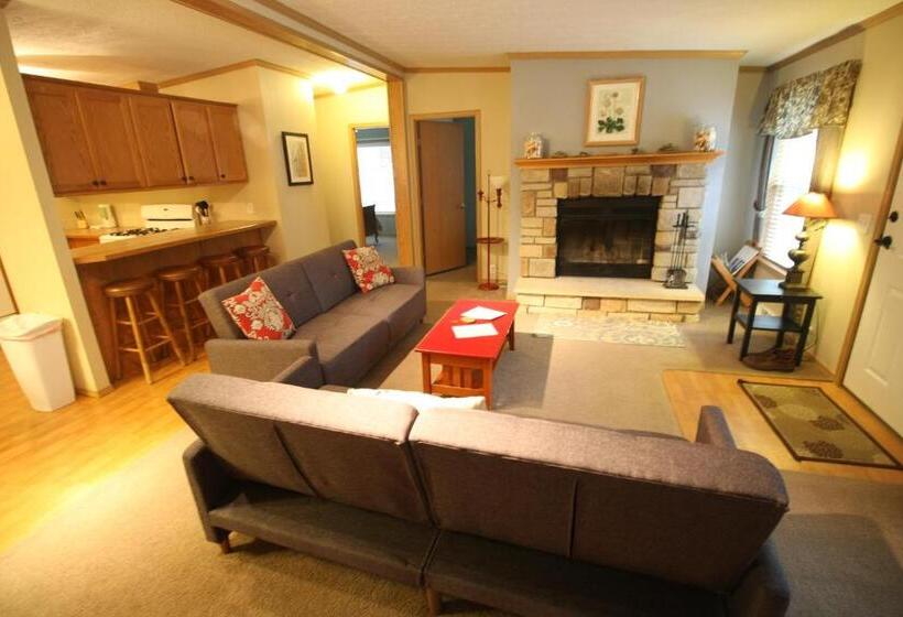 3间卧室的房子, Goldberry Woods