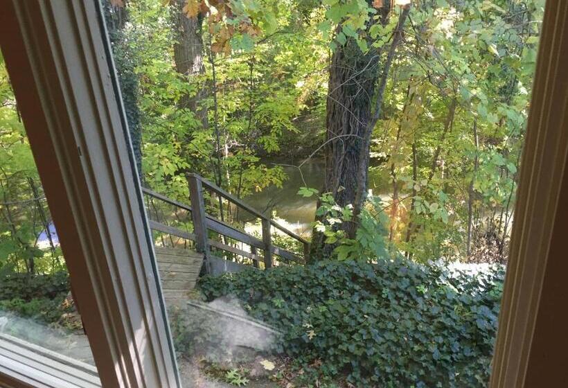 4间卧室的房子, Goldberry Woods