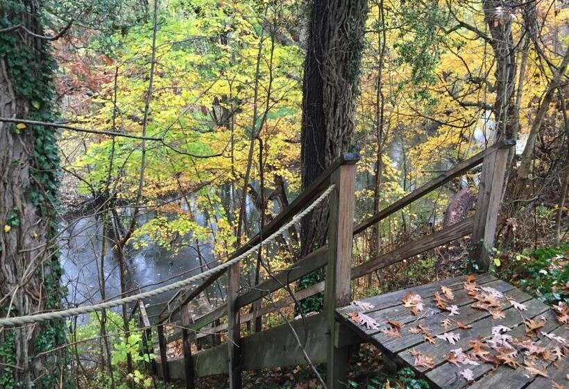 4间卧室的房子, Goldberry Woods