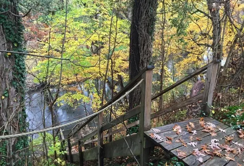 4ベッドルームハウス, Goldberry Woods