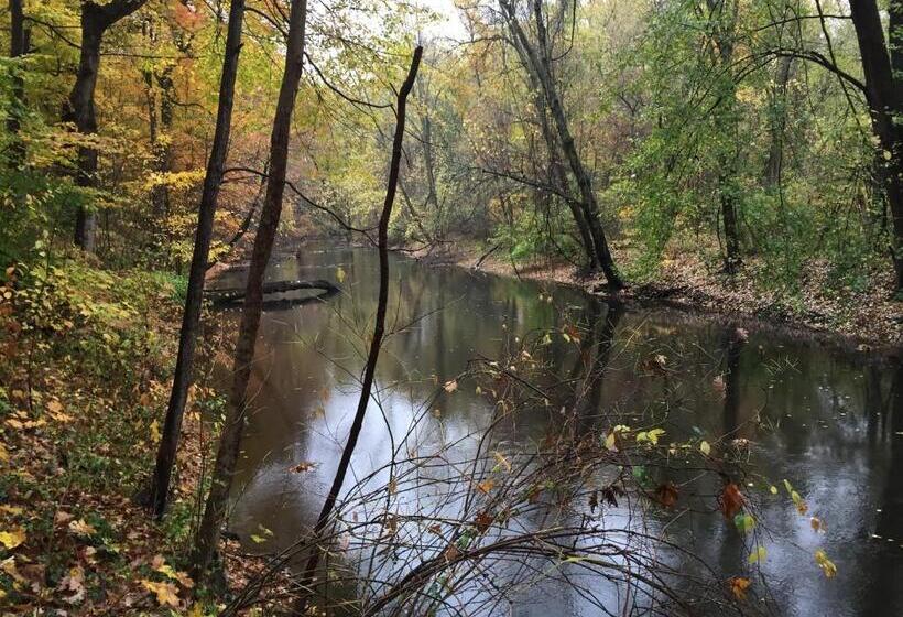 4间卧室的房子, Goldberry Woods