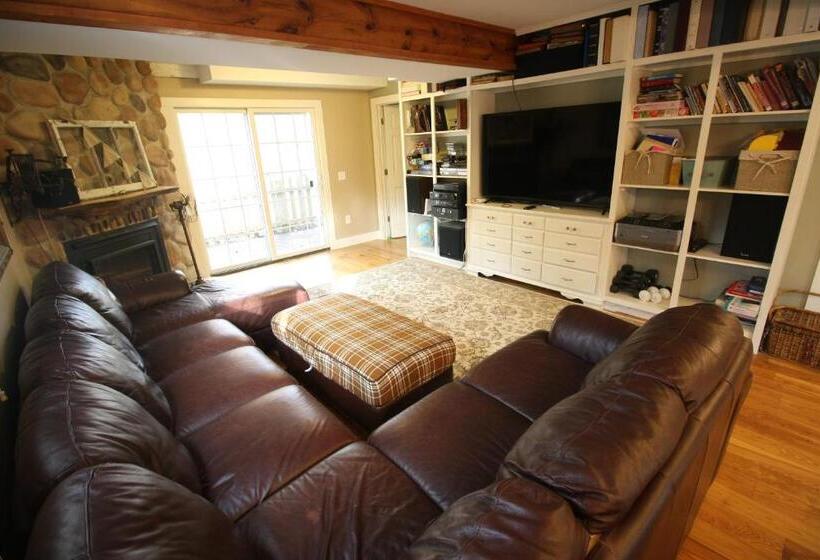 1间卧室的房子, Goldberry Woods