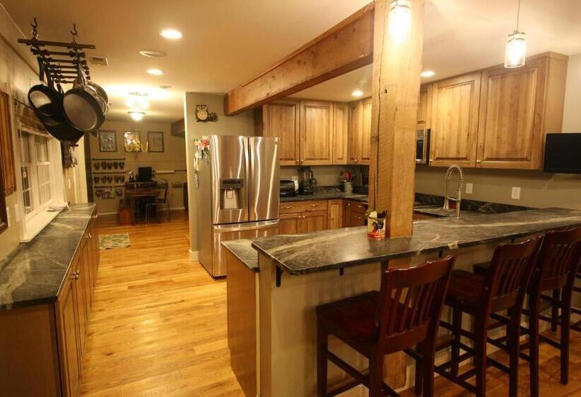 1间卧室的房子, Goldberry Woods