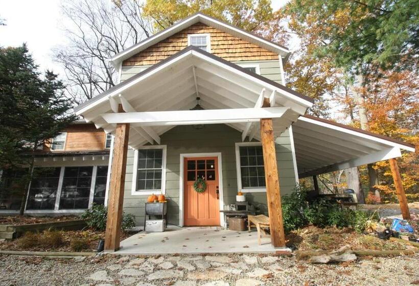 1间卧室的房子, Goldberry Woods