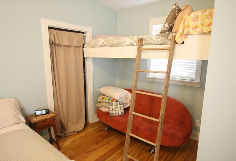 1间卧室的房子, Goldberry Woods