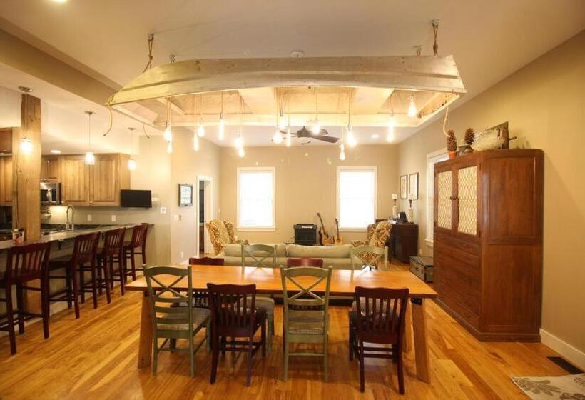 1间卧室的房子, Goldberry Woods