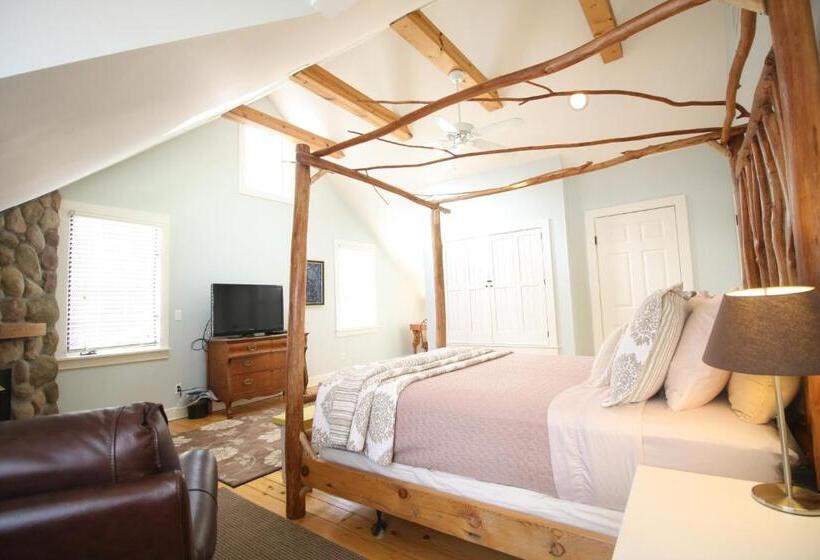 带特大床的标准间, Goldberry Woods