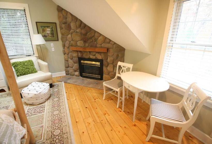 带特大床的标准间, Goldberry Woods