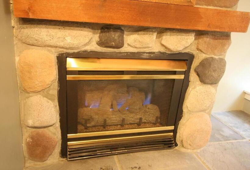 带2个卧室的套房, Goldberry Woods