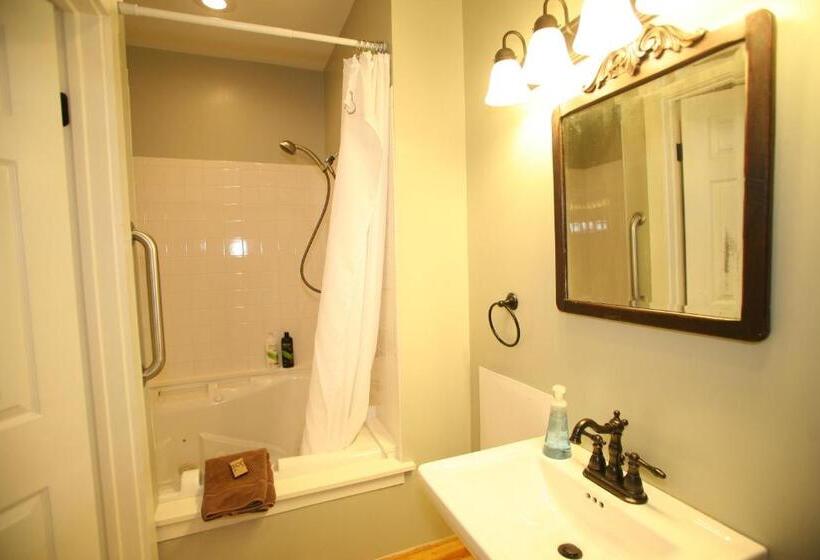 带2个卧室的套房, Goldberry Woods