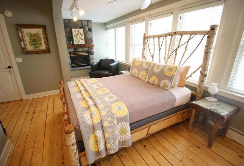 带2个卧室的套房, Goldberry Woods