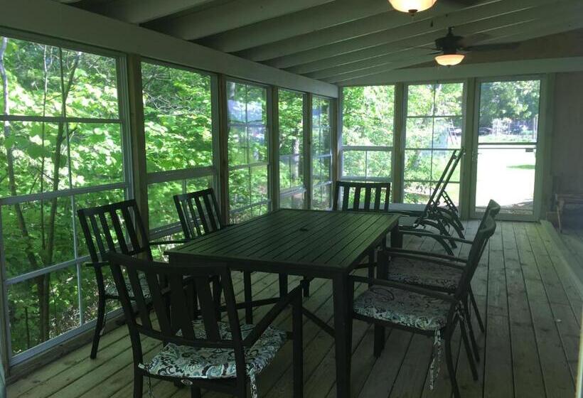 3间卧室的房子, Goldberry Woods