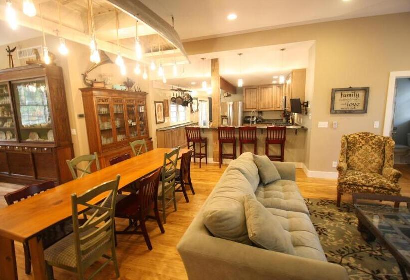 1间卧室的房子, Goldberry Woods