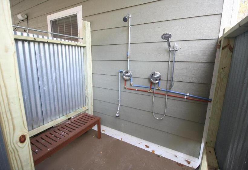 1间卧室的房子, Goldberry Woods