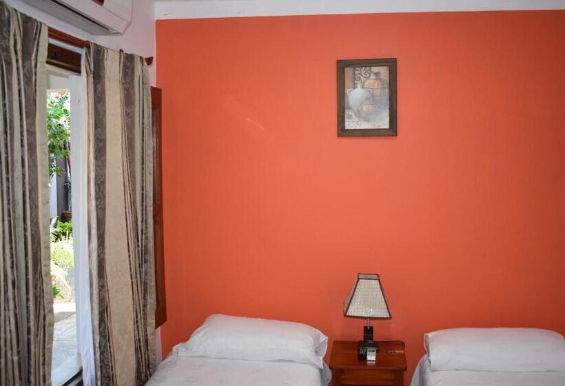 Номер Стандарт, Benitez Hosteria