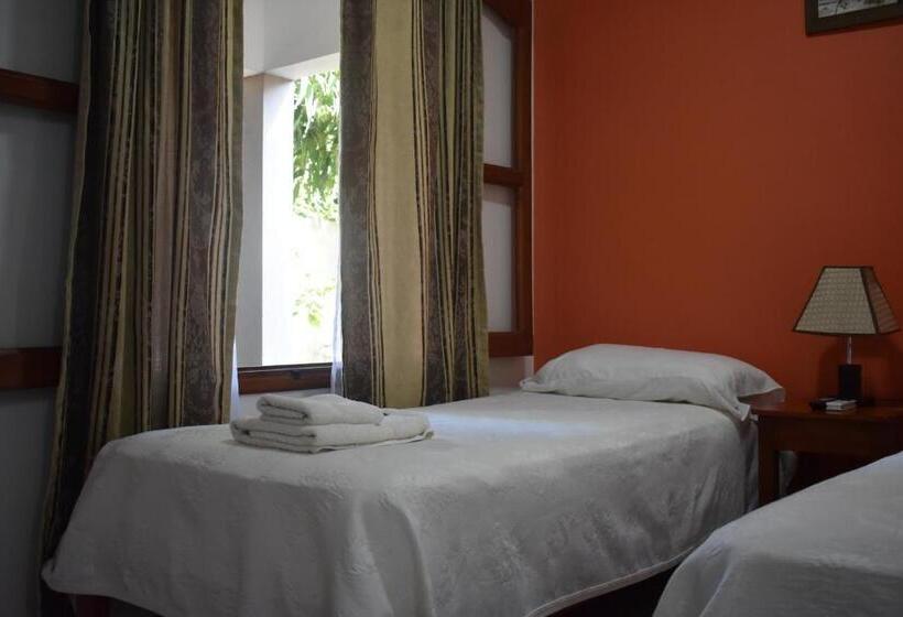 Номер Стандарт, Benitez Hosteria