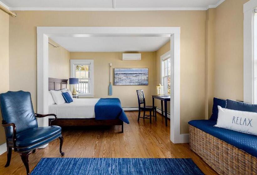 Люкс Кровать Кинг, East Wind Inn & Suites