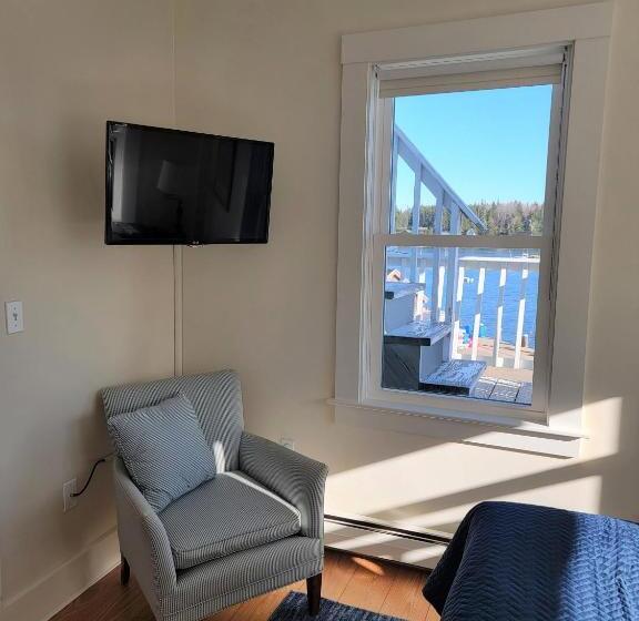 Номер Deluxe, East Wind Inn & Suites