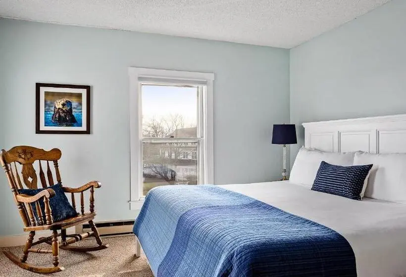 キングサイズベッドのデラックスルーム, East Wind Inn & Suites