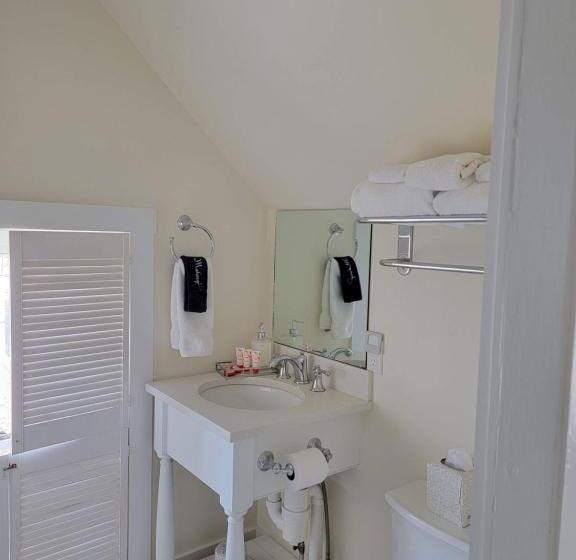 شقة غرفة واحدة مطلة على البحر, East Wind Inn & Suites