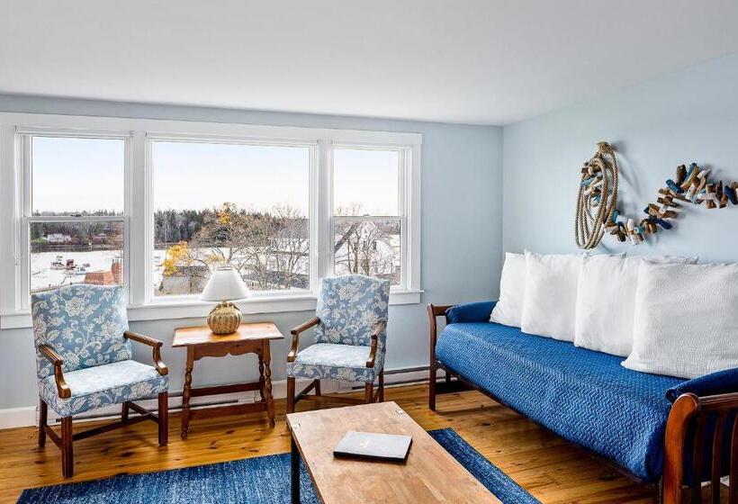 شقة غرفة واحدة مطلة على البحر, East Wind Inn & Suites