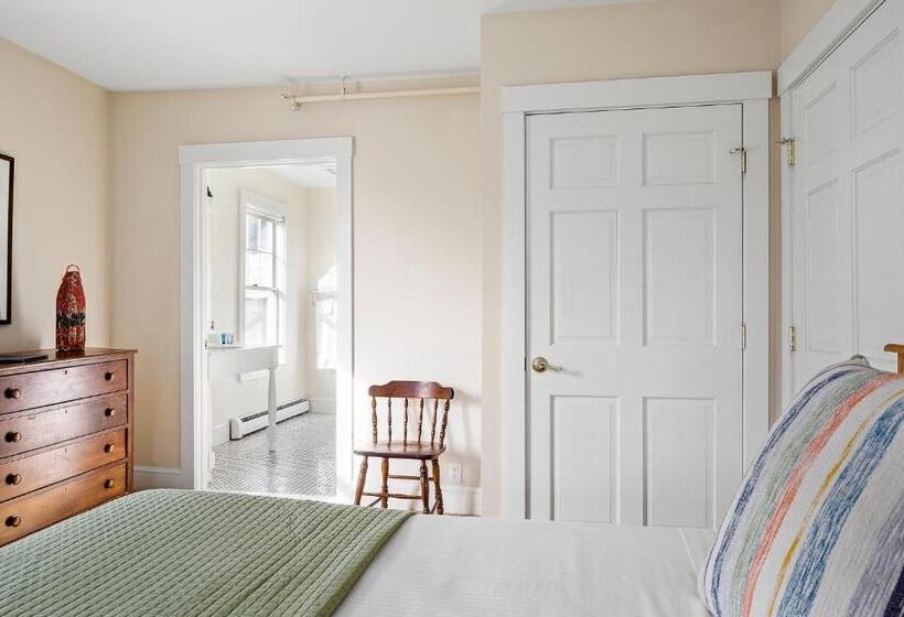 غرفة قياسية لذوى الاحتياجات الخاصة, East Wind Inn & Suites