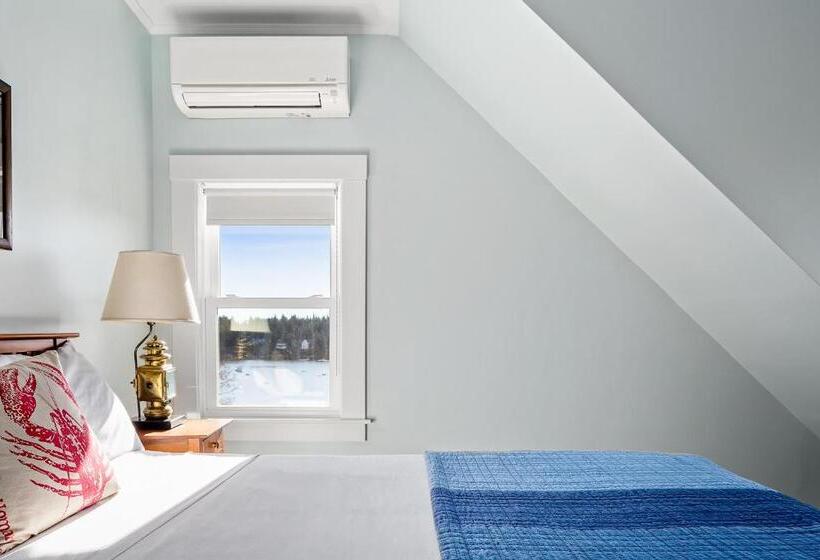 غرفة قياسية مطلّة علي البحر, East Wind Inn & Suites