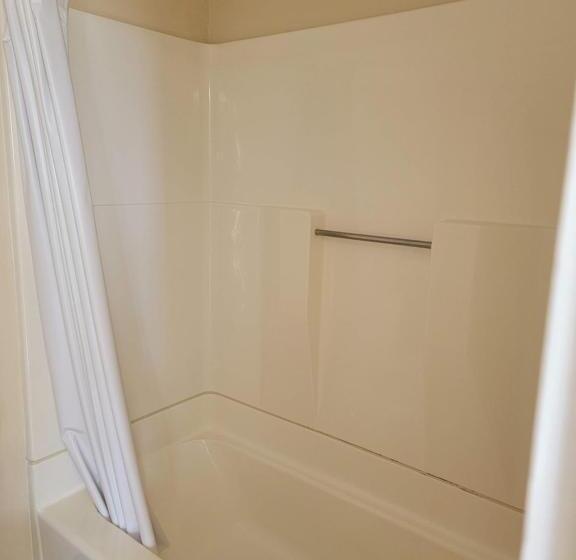 غرفة قياسية, East Wind Inn & Suites