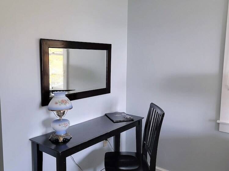 غرفة قياسية, East Wind Inn & Suites