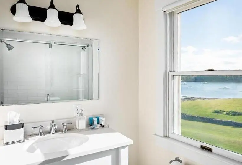 Triple Room Sea View, East Wind Inn & Suites